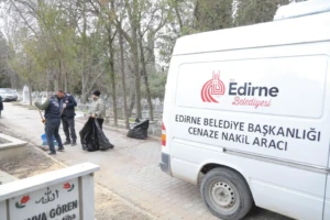 Edirne Belediyesi, Ramazan Bayramı Öncesi Mezarlıklarda Bakım ve Ücretsiz Ulaşım Hizmeti Gerçekleştirdi