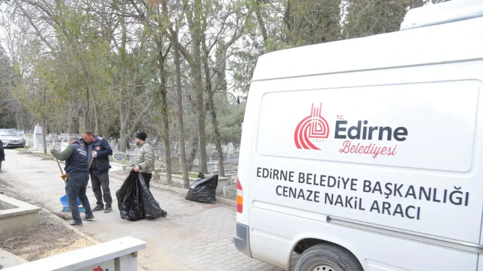 Edirne Belediyesi, Ramazan Bayramı Öncesi Mezarlıklarda Bakım ve Ücretsiz Ulaşım Hizmeti Gerçekleştirdi