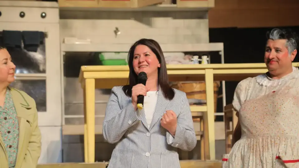 ‘La Nona – Süper Babaanne’ Tiyatro Oyunu Edirne’de Yoğun İlgiyle Sahnelendi